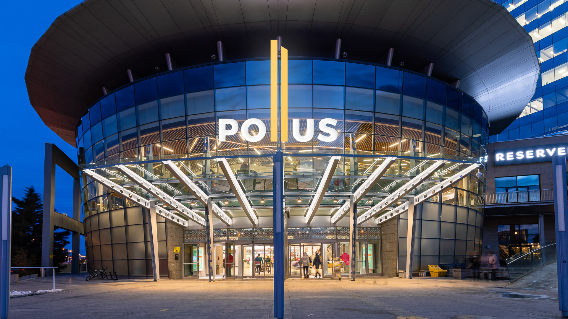 Pollus_show_off